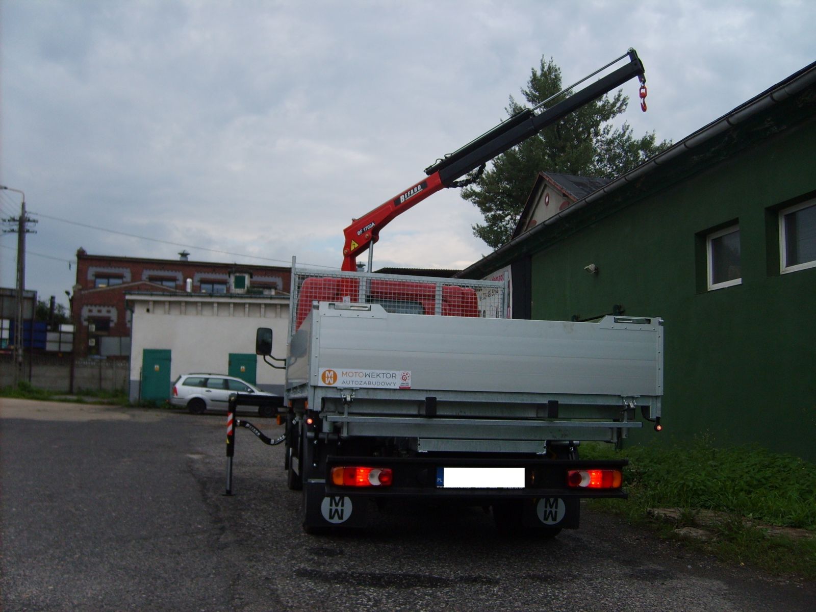 żuraw przeładunkowy BF1700A na Nissan Cabstar